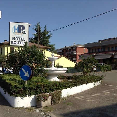Hotel Route 9 Cadeo Buitenkant foto