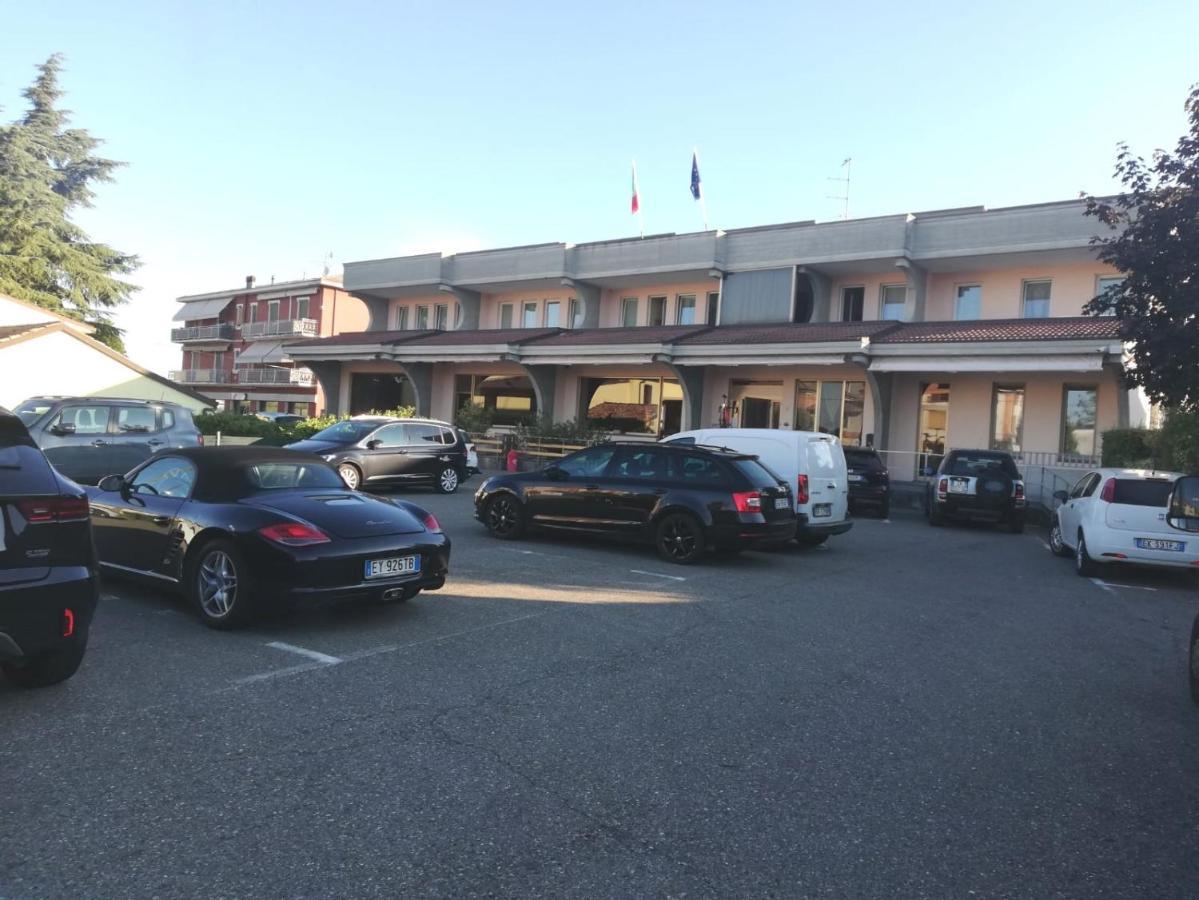 Hotel Route 9 Cadeo Buitenkant foto