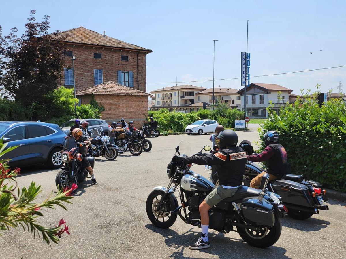 Hotel Route 9 Cadeo Buitenkant foto