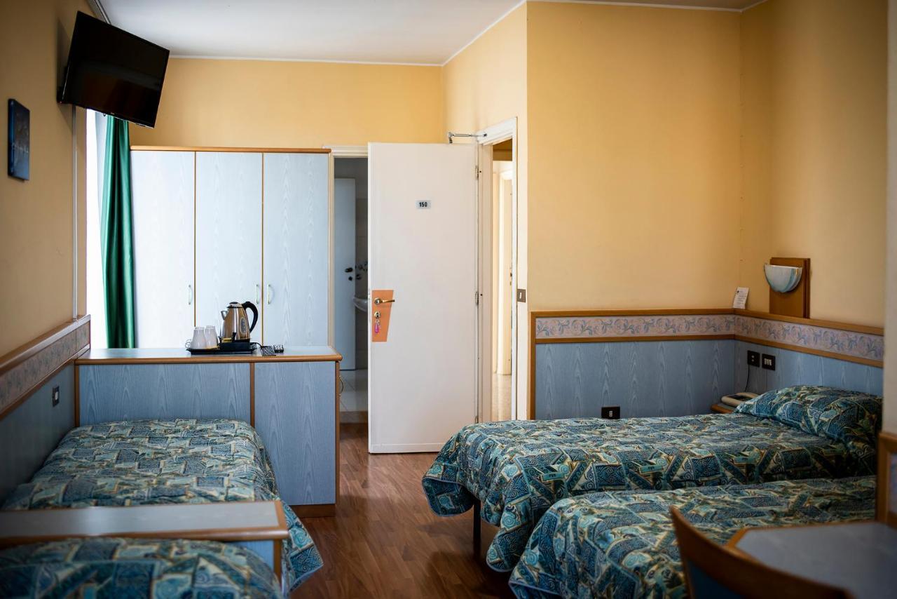 Hotel Route 9 Cadeo Buitenkant foto