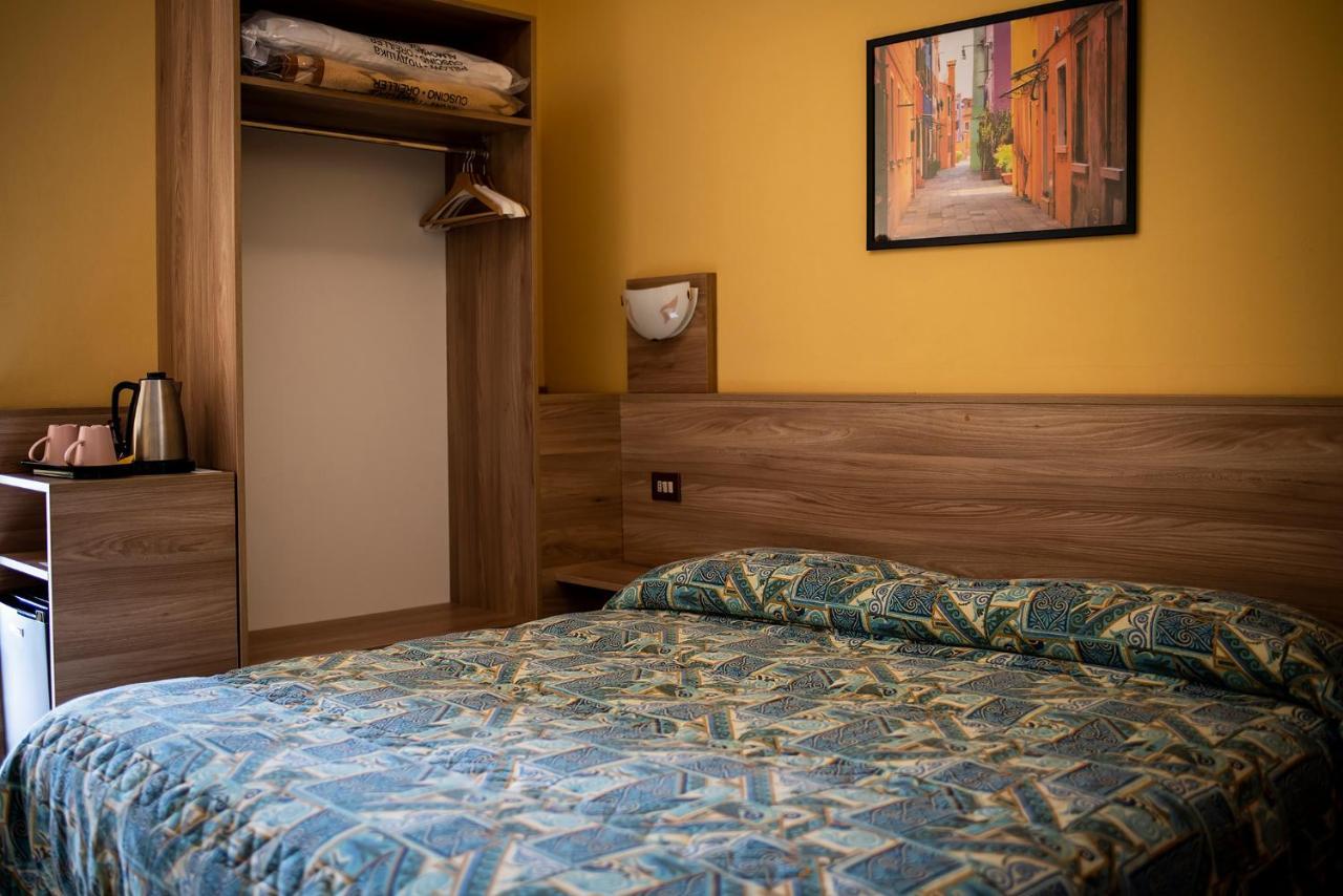 Hotel Route 9 Cadeo Buitenkant foto